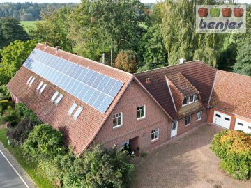 Im Trend der Zeit: Hofhälfte mit drei Wohnungen – Ideal für eine Hofgemeinschaft, 27330 Asendorf, Landhaus