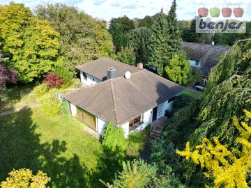 Ebenerdig Wohnen: Gepflegter Walmdachbungalow mit idyllischem Grundstück in zentraler Wohnlage, 27330 Asendorf, Einfamilienhaus