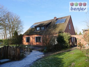 Ein Zuhause für die ganze Familie: Wohnhaus mit parkähnlichem Garten mit einer Allee und Teichen, 27248 Ehrenburg, Zweifamilienhaus