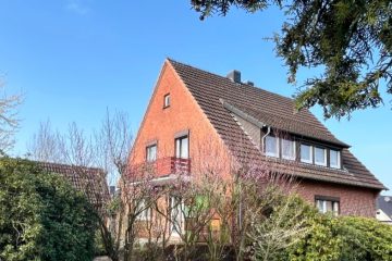 Stuhr-Seckenhausen – Haus mit zwei Wohneinheiten auf großem Grundstück!, 28816 Stuhr, Zweifamilienhaus