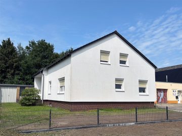 Stuhr-Brinkum: 1-2 Familienhaus in sehr guter Lage., 28816 Stuhr / Brinkum, Zweifamilienhaus