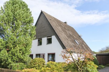 Großes Einfamilienhaus mit Einliegerwohnung in idyllischer Wohnlage von Stuhr Stelle!, 28816 Stuhr, Einfamilienhaus