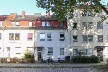 Ihre neue Kapitalanlage: 3-Parteien-Haus in der Bremer Neustadt!, 28199 Bremen / Neustadt, Mehrfamilienhaus